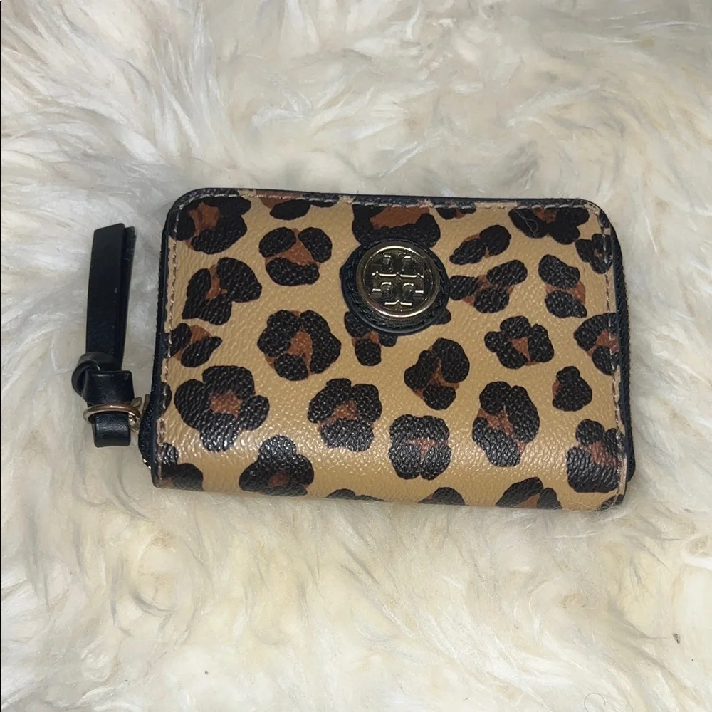 Tory Burch compact tory